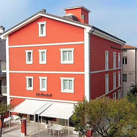 Echotel Hotel